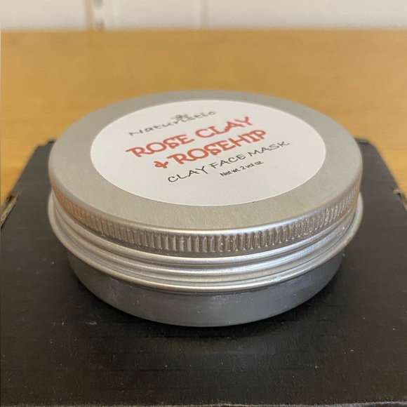 FREE🎁 Naturistic Rose Clay and Rosehip clay face mask facial - Picture 3 of 3